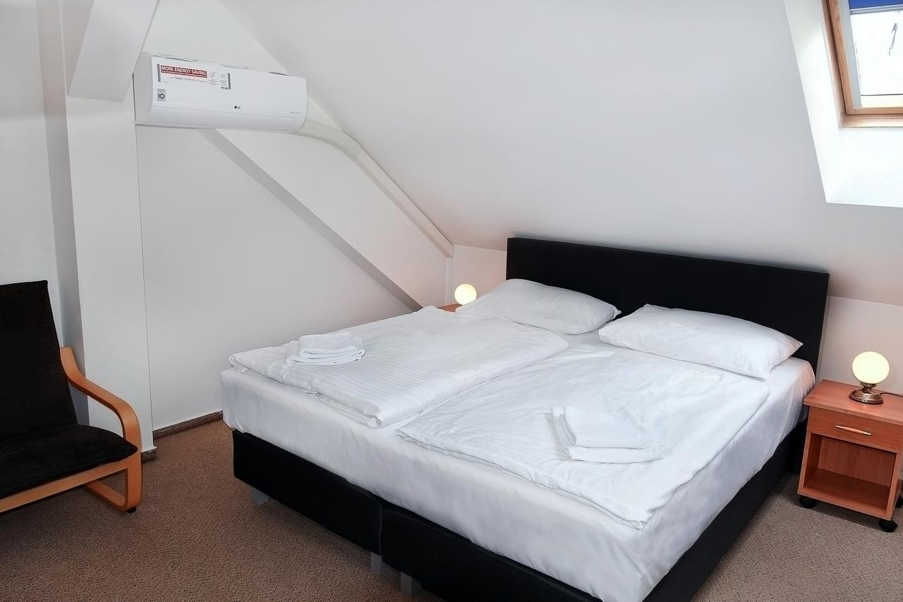 Hotel Bily Konicek Třeboň Eksteriør billede